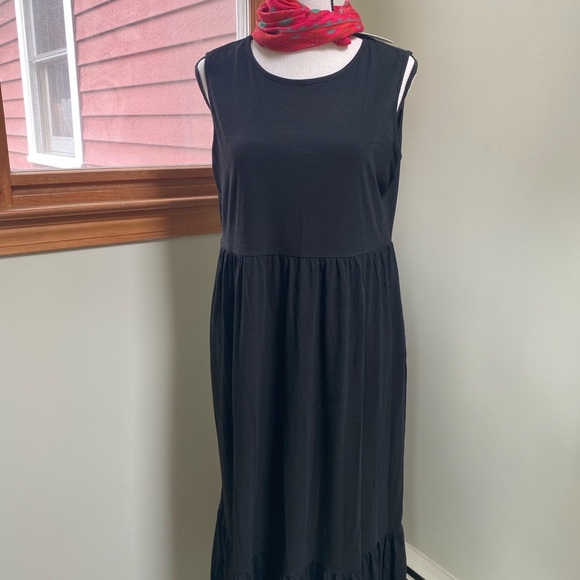 NWT. SALE! Women's Sleeveless Crewneck Swing Sundress, Black, size Medium - Picture 4 of 5